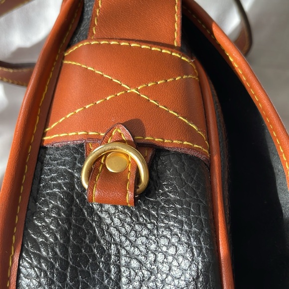 Dooney & Bourke All Weather Leather Shoulder Bag EUC Beautiful Stitching - Picture 6 of 12